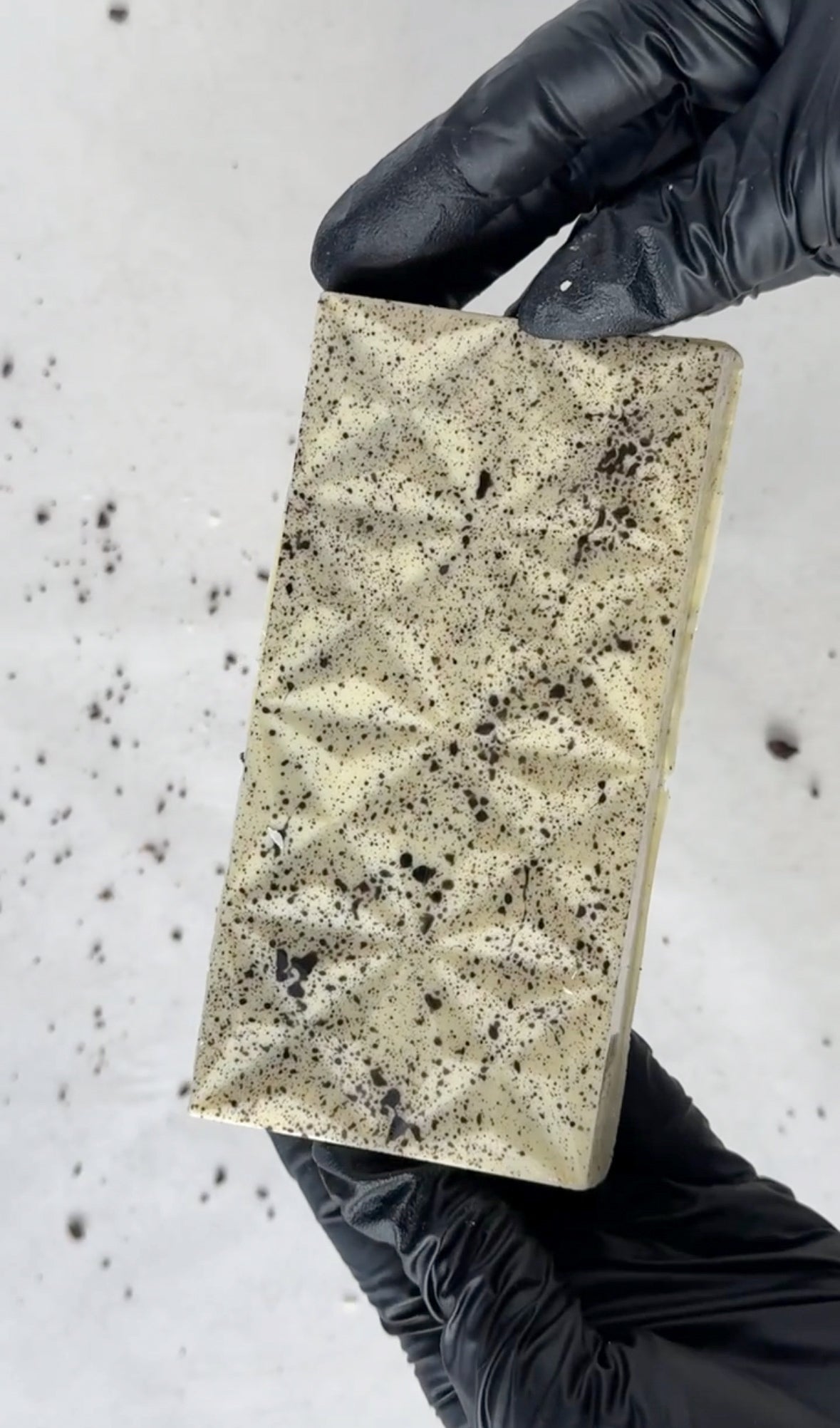 Cookies & Cream Chocolate Bar